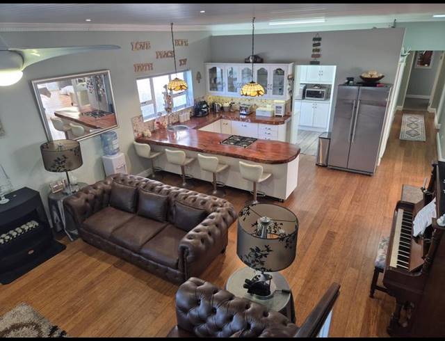 4 BEDROOM HOUSE FOR SALE IN KLEINBAAI